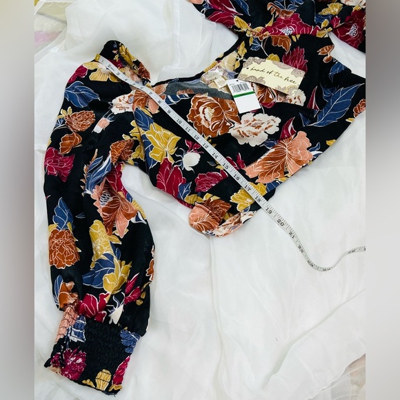 Band of the Free NWT Camille Berry Floral Crossover Tie Crop Top Bishop Sleeve - Picture 13 of 13